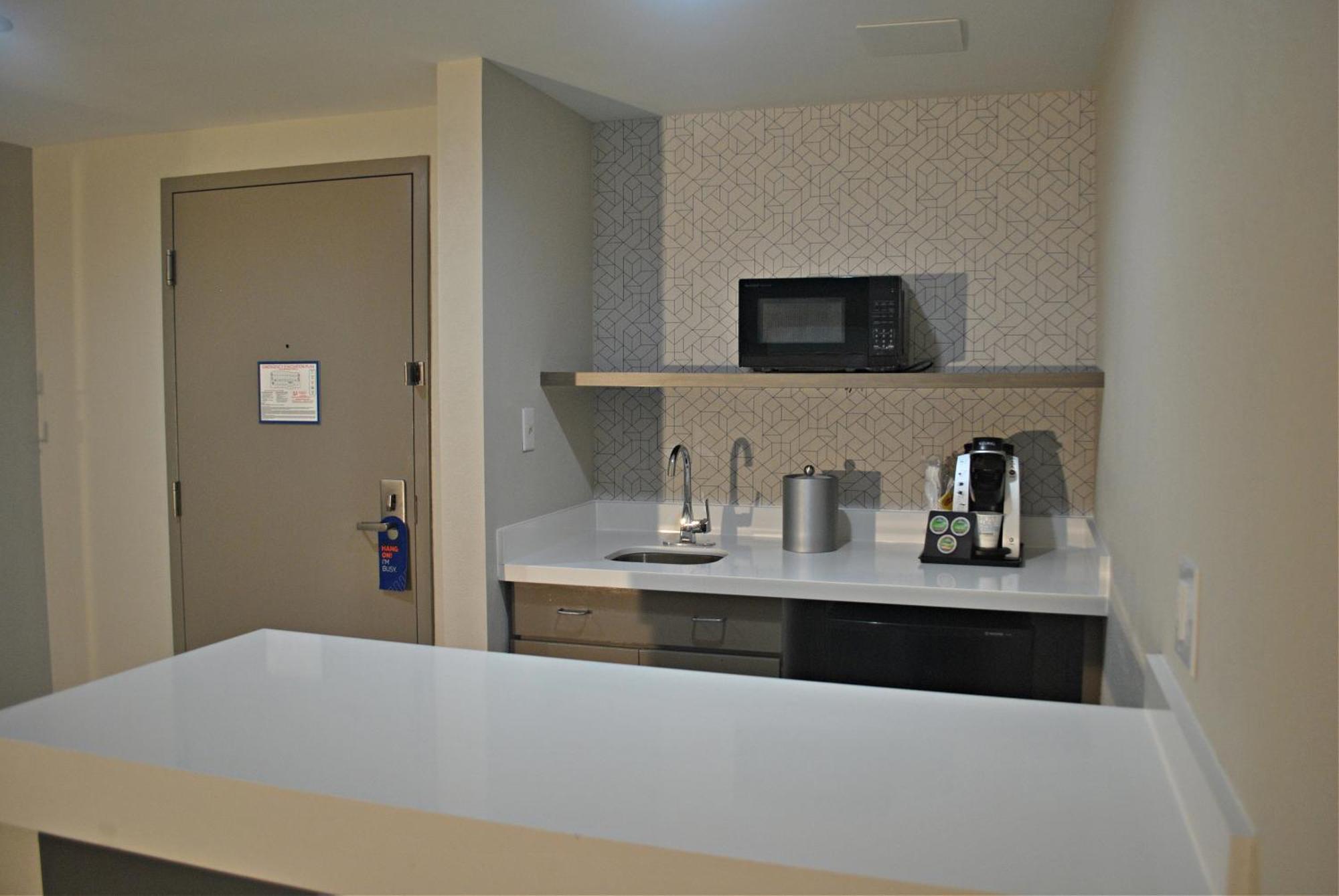 Holiday Inn Express Hotel & Suites Dover By Ihg Exterior photo